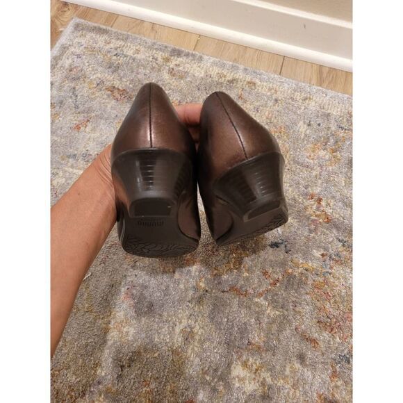 Munro Leather Bronze Flats Size 9W - Picture 8 of 9